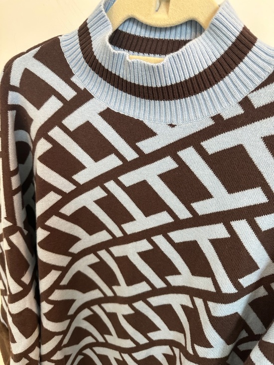 NWOT Tyler Boe Powder Blue and Brown Knit Sweater w/Faux Fur Cuffs Size M/L - Picture 9 of 11